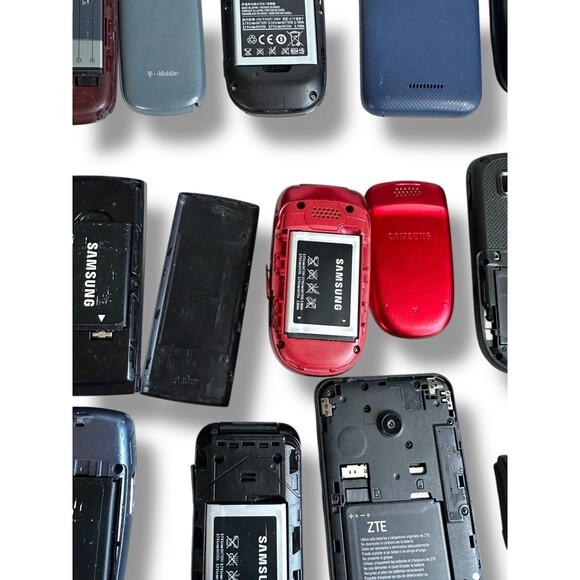 Lot of 13 Vintage Cell Phones Mixed Lot Samsung Nokia, Alcatel ZTE BLU, Sidekick - Picture 12 of 16